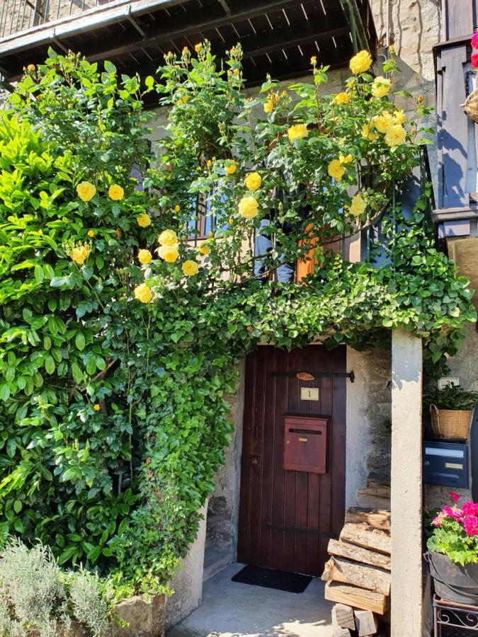 A Room with a View - Maisonnette dans bourg médiéval au bord du Lac Léman Yvoire Exterior foto